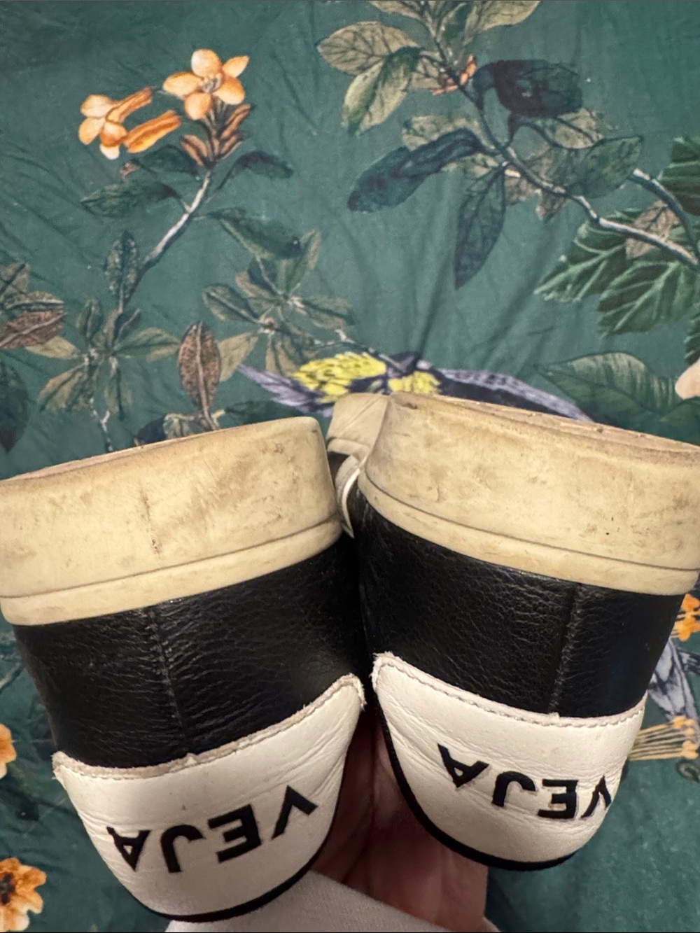 Veja women’s 41 Black Leather Sneakers with White Accents - Picture 7 of 7